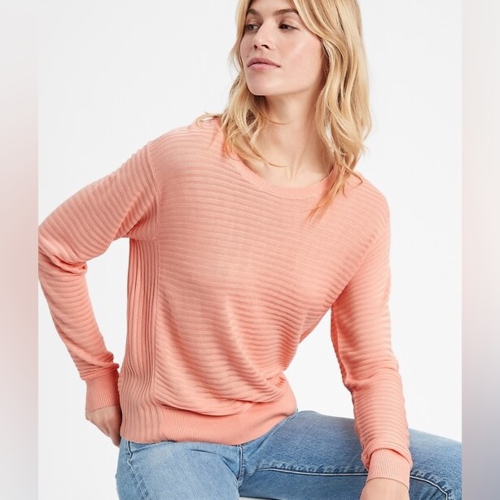 Banana Republic peach lightweight sweater size medium